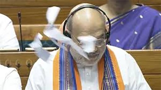 لوک سبھا میں ہنگامہ، گرفتار وزراء کی معطلی بل پر اپوزیشن کا احتجاج، امت شاہ کی طرف کاغذ اچھالے گئے