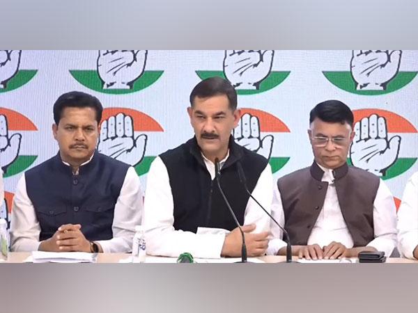 "کانگریس کا وزیر اعظم مودی سے سوال: آسام کے وزیر اعلیٰ بزنس ٹائیکون کیسے بن گئے؟"