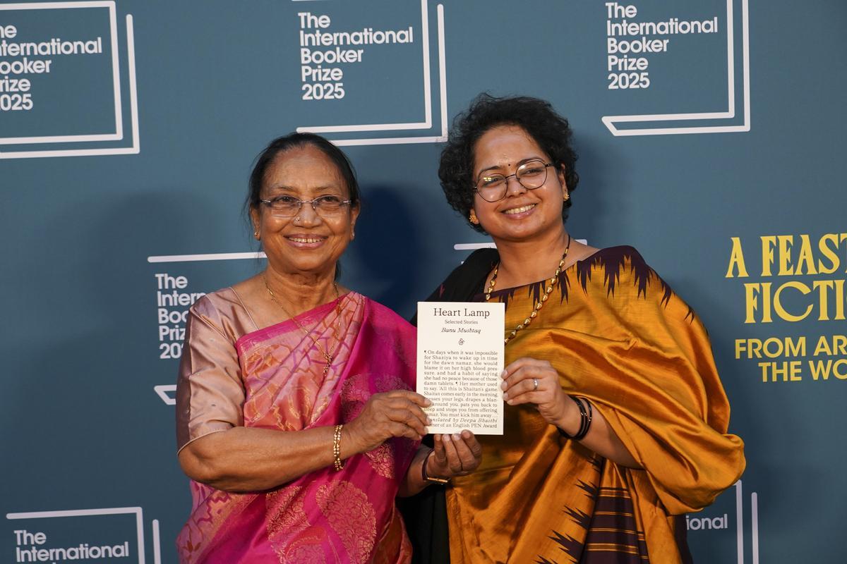 کنڑا مصنفہ بانو مشتاق کو بین الاقوامی بُوکر انعام – ’حسینہ اور دیگر کہانیاں‘ کے انگریزی ترجمے ہارٹ لیمپ کو عالمی اعزاز