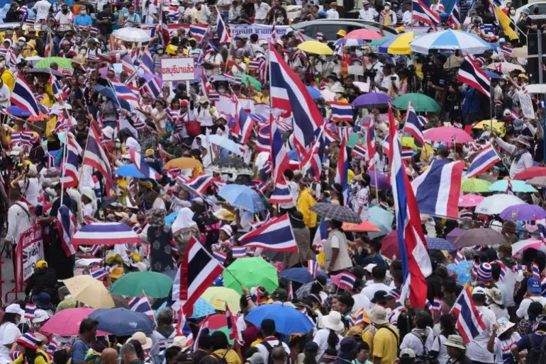 اپوزیشن کی قیادت میں احتجاج، لیک کال پر تھائی وزیراعظم سے مستعفی ہونے کا مطالبہ