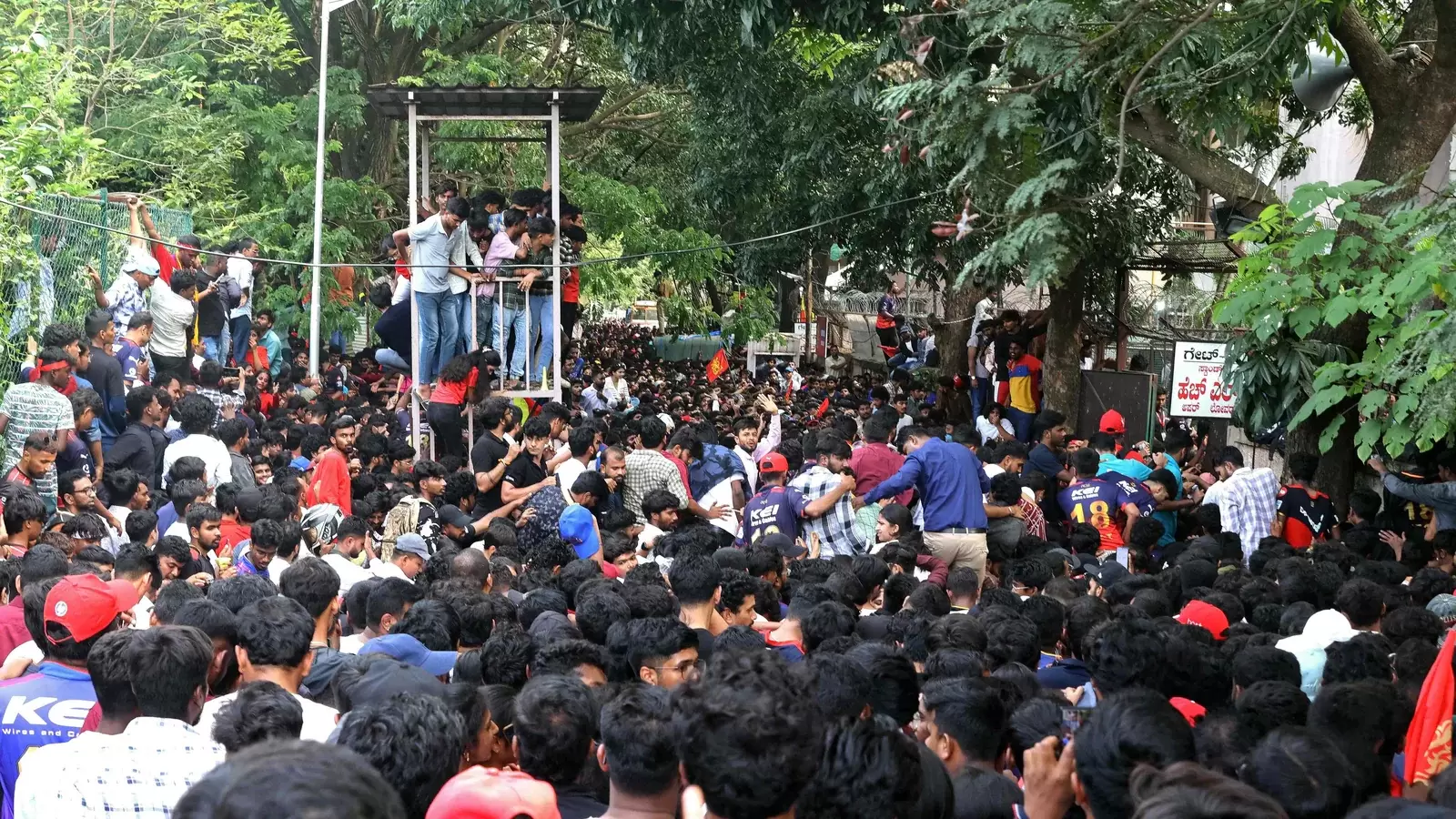 چناسوامی اسٹیڈیم بھگدڑ: تحقیقاتی رپورٹ میں آر سی بی، KSCA اور پولیس کو ذمہ دار قرار