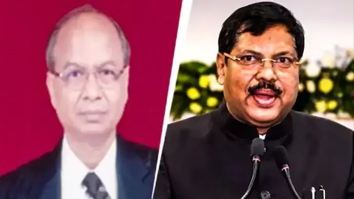 چیف جسٹس گوئی پر جوتا پھینکنے کی کوشش: وکیل کو پولیس نے چھوڑا مگر بار کونسل نے لائسنس معطل کر دیا