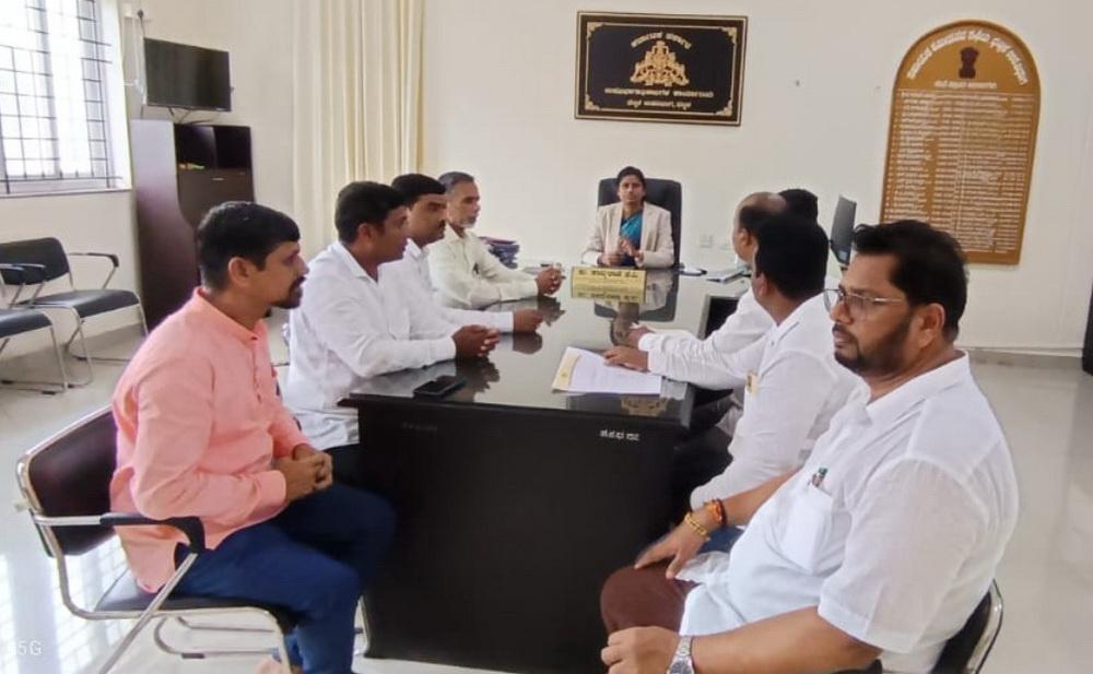 بھٹکل : چیف آفیسر پر ذمہ داری نبھانے میں کوتاہی، جانب داری کا الزام - تحقیقات کا مطالبہ کرتے ہوئے بی جے پی نے دیا اے سی کو میمورنڈم