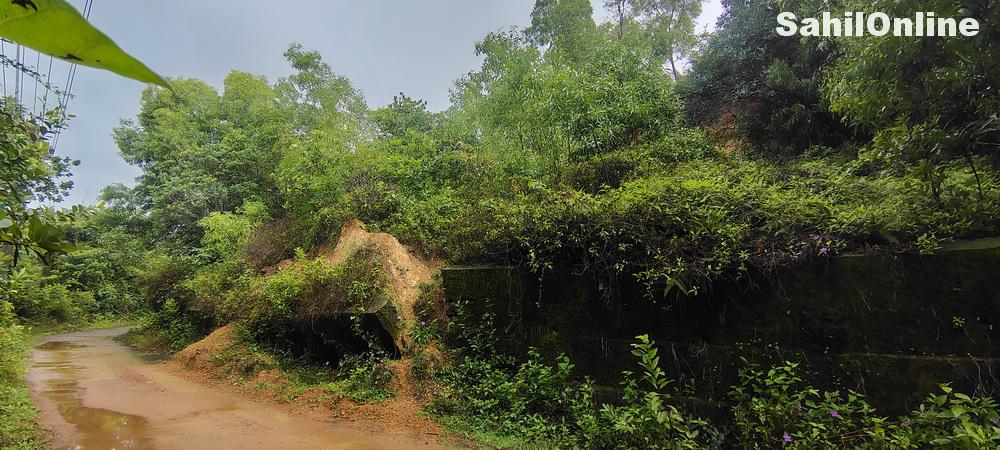 بھٹکل  بندر میں پہاڑی کھسکنے کا خدشہ - تحصیلدار نے  کیا موقع پر پہنچ کرمعائنہ