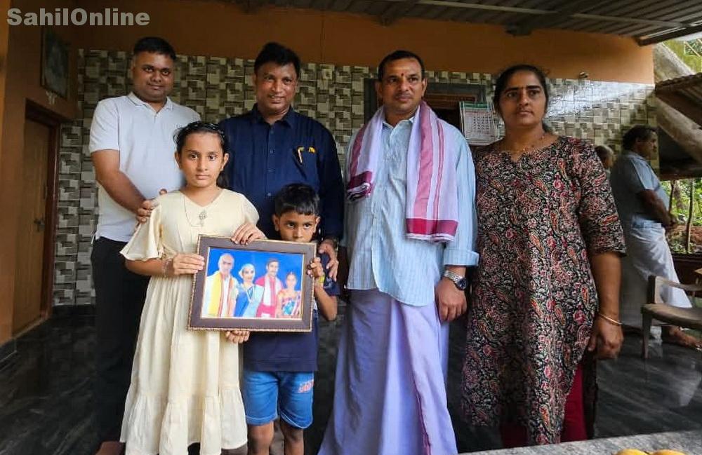 بھٹکل : ہاڈولی میں ہوئے چار افراد کے قتل کا معاملہ - ضلع ایس پی نے کی متاثرہ خاندان سے ملاقات - تحقیقاتی پولیس ٹیم کو نقد انعام