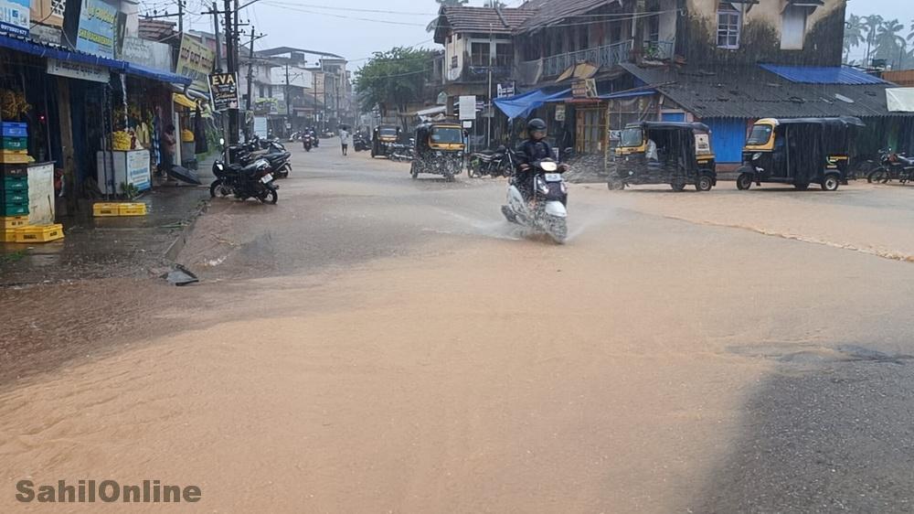 bhatkal-old-bus-stand-rain-2