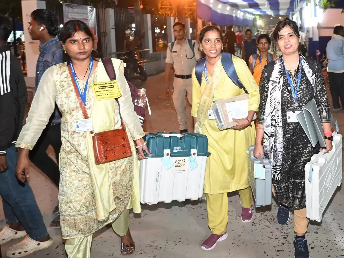 بہار اسمبلی انتخابات: کل ہوگی ووٹوں کی گنتی، ای وی ایم اور وی وی پی اے ٹی سخت حفاظتی نگرانی میں محفوظ
