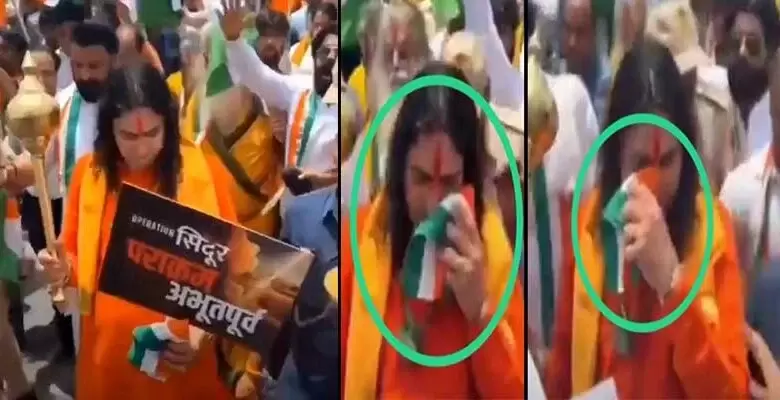 بی جے پی ایم ایل اے کا قومی پرچم سے ناک صاف کرنے کا ویڈیو وائرل،کانگریس کا سخت ردعمل