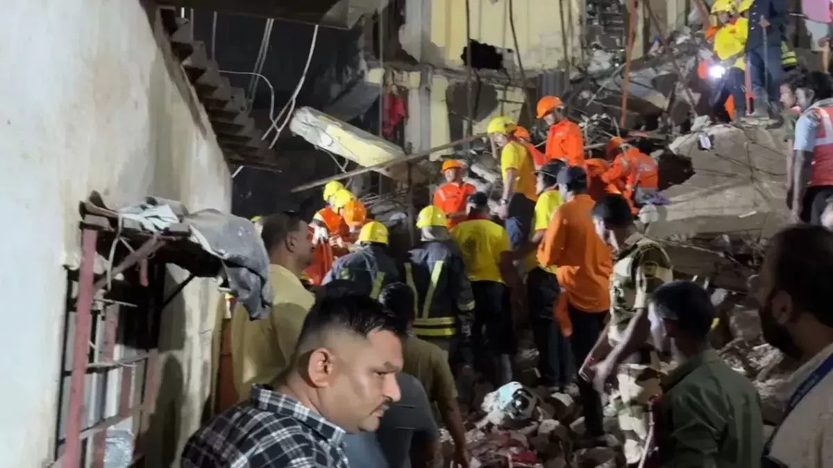 مہاراشٹر ویرار: عمارت گرنے سے 14 افراد جاں بحق، ملبہ ہٹانے کی کارروائی جاری