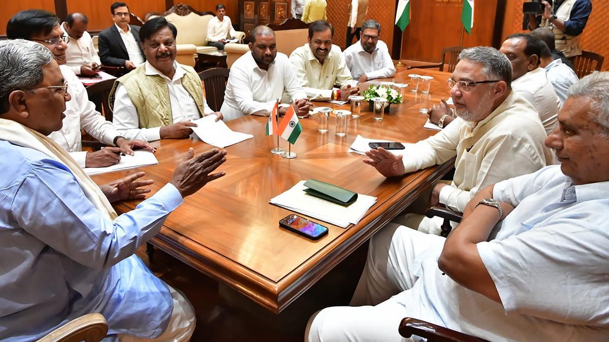 میسورو ضلع کی ترقیاتی صورتحال پر وزیراعلیٰ سدارامیا کی صدارت میں جائزہ اجلاس، ترقیاتی منصوبوں کی بروقت تکمیل پر زور