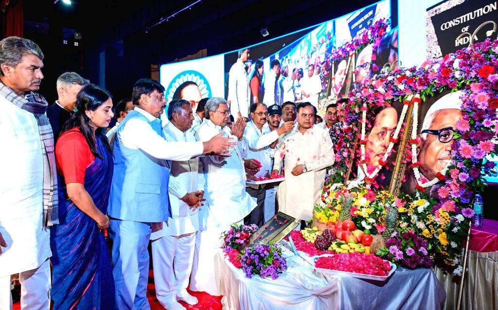 دستور دشمن منووادی قوتوں کو پہچاننا ضروری، امبیڈکر کا دستور مساوات اور انصاف کی بنیاد ہے: وزیراعلیٰ سدارامیا