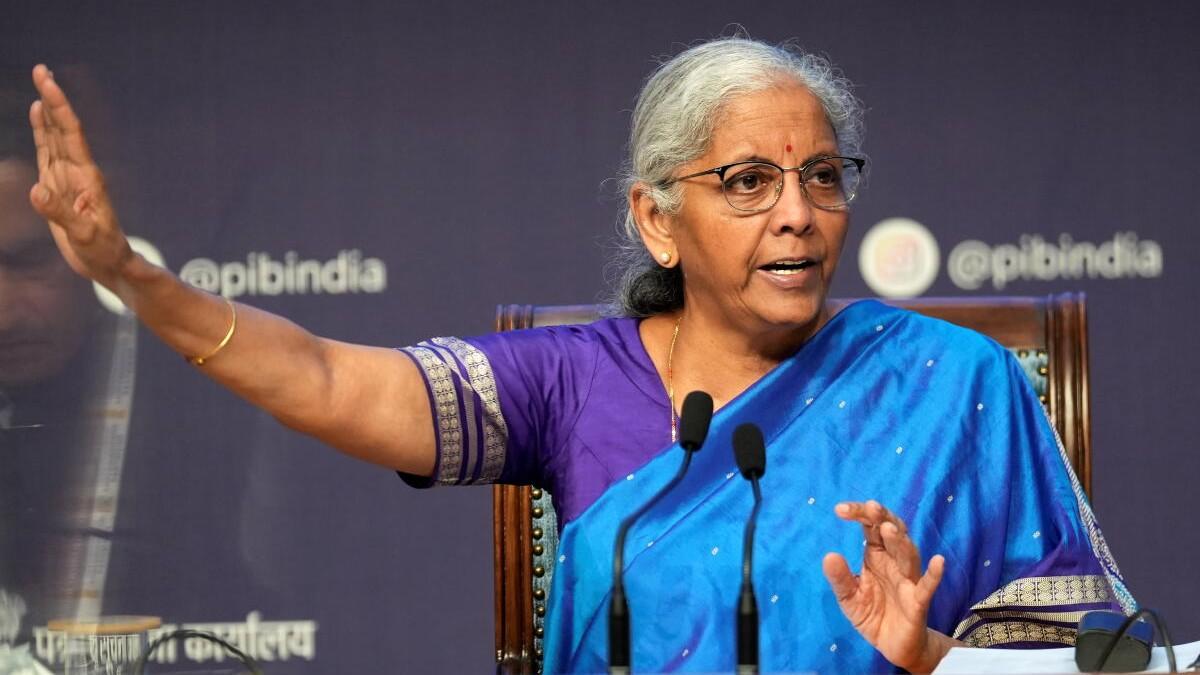 امریکی دباؤ کے باوجود ہندوستان روسی خام تیل کی خریداری نہیں روکے گا: نرملا سیتارمن کا اعلان