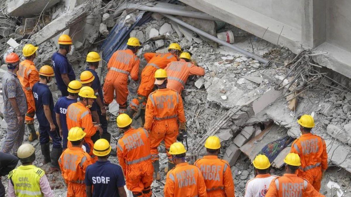 د ہلی میں عمارت حادثہ، دریاگنج میں تین افراد کی موت، ملبہ ہٹانے کا کام جاری