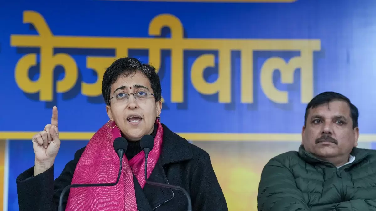 دہلی میں وزیر اعلیٰ کے بنگلے پر سیاسی ہلچل، پی ڈبلیو ڈی نے آتشی سے 6 فلیگ اسٹاف روڈ والا بنگلہ واپس لے لیا