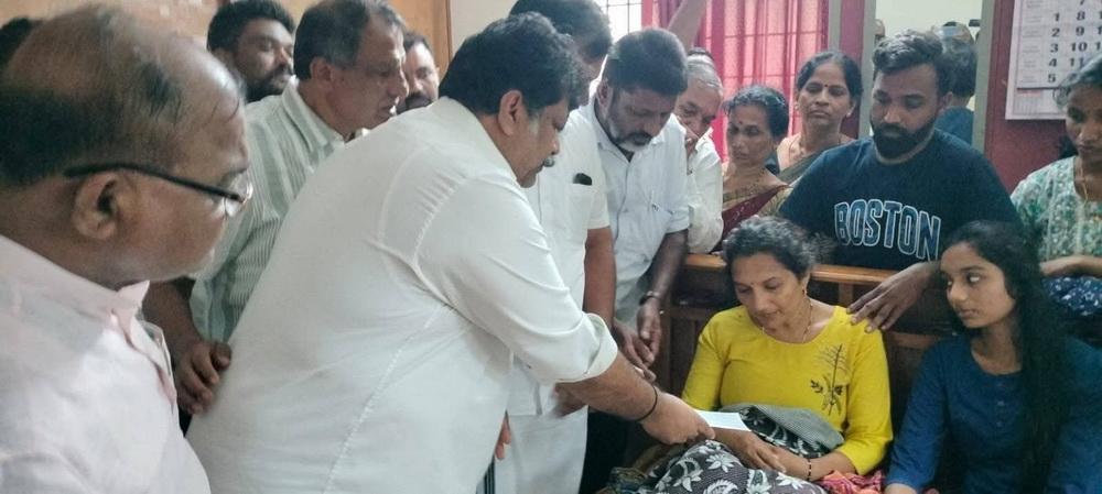 گنگولی میں غرقاب ماہی گیروں کے اہل خانہ کو وزیر ماہی گیری نے فراہم کی سرکاری امداد - ماہی گیروں کے لئے لائف جیکیٹس دینے کا کیا وعدہ