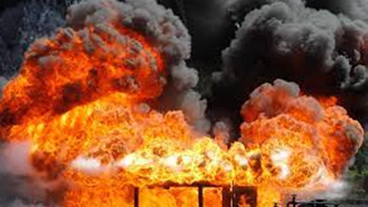 گجرات کے بھروچ میں فیکٹری آتشزدگی، آگ پر قابو پانے کی کوششیں جاری