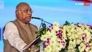 بی جے پی آئین کے سیکولر و سوشلسٹ اصولوں کو مٹانے پر تلی ہے، دلت و قبائلی بیدار ہوں: ملکارجن کھرگے کا الزام