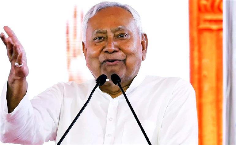 بہار انتخابات سے قبل جے ڈی یو میں بڑی کارروائی، سابق وزیر سمیت 11 لیڈران کی رکنیت منسوخ