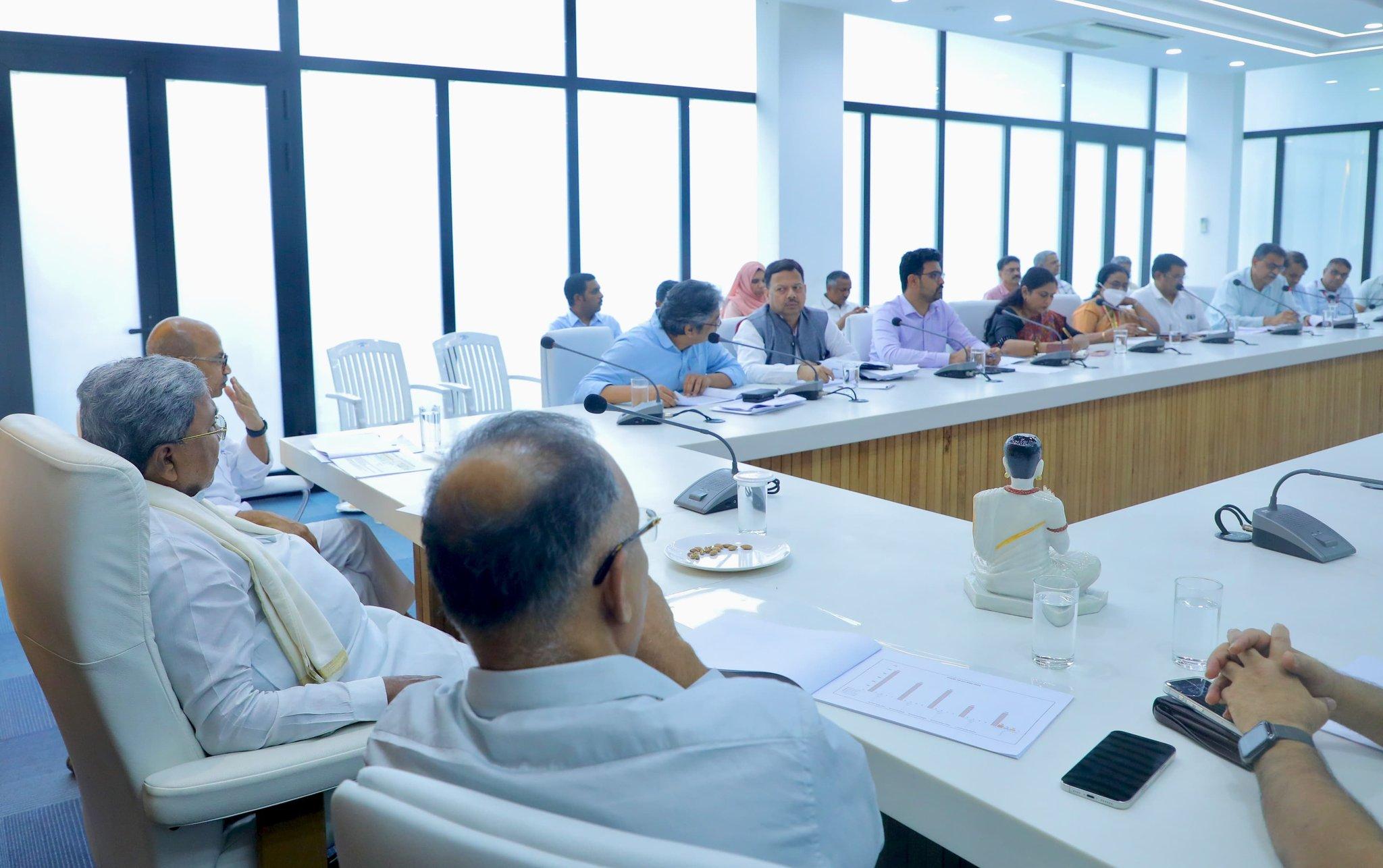 کرناٹک میں کورونا کے ممکنہ پھیلاؤ کے پیش نظر صحت محکمے کو فوری الرٹ،وزیراعلیٰ نے ہنگامی تیاری کا حکم دیا