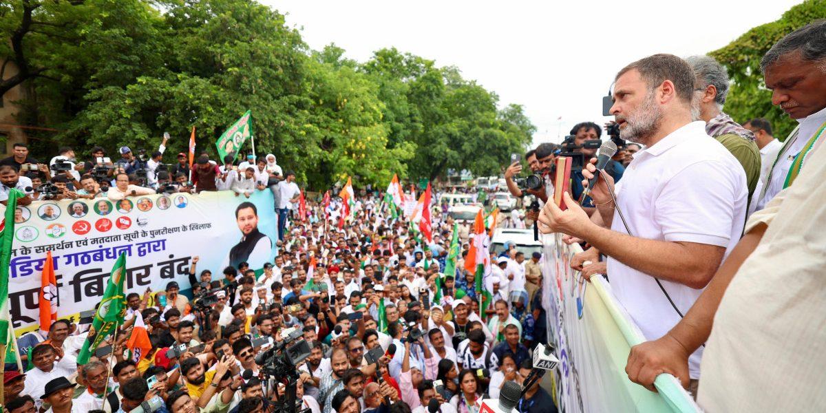 بہار میں ووٹروں کے حقوق کا دفاع، راہل گاندھی کی قیادت میں الیکشن کمیشن تک احتجاجی مارچ، شہریت کے ثبوت کی شرط پر شدید مخالفت