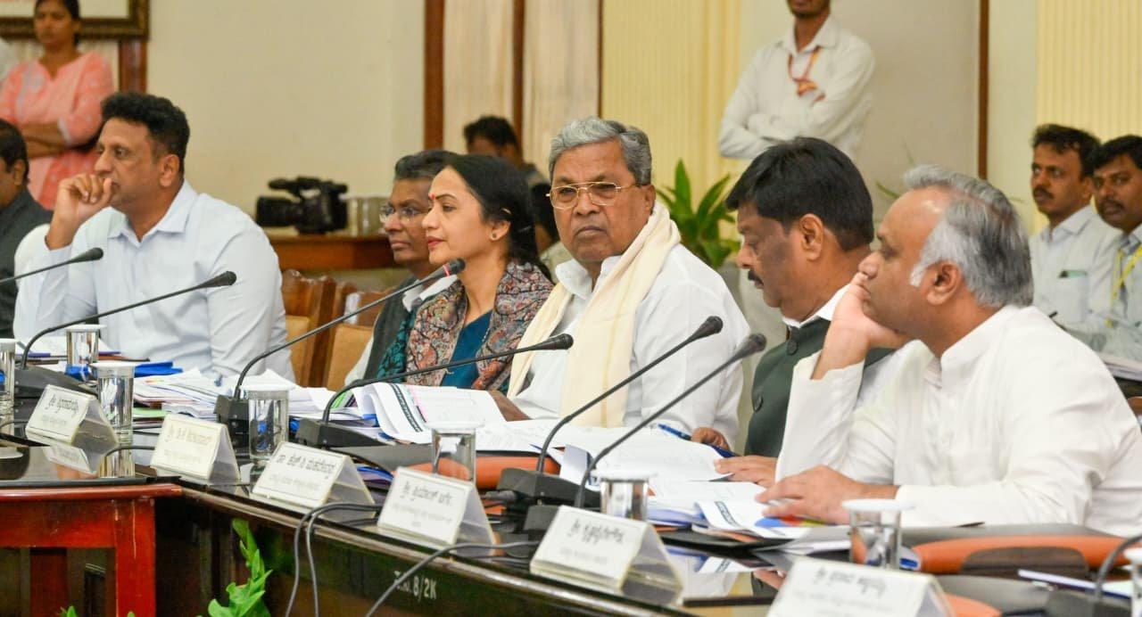 سدارامیا کی زیرِ صدارت ایس سی/ایس ٹی ترقیاتی کونسل کا اہم اجلاس، فلاحی اسکیموں کے مؤثر نفاذ پر زور