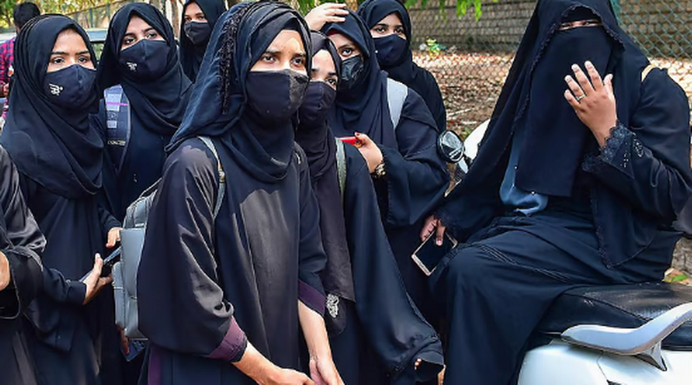 کرناٹک میں حجاب پر پابندی برقرار؛ حکومت کے روئے پر مسلم طالبات کی تشویش میں اضافہ