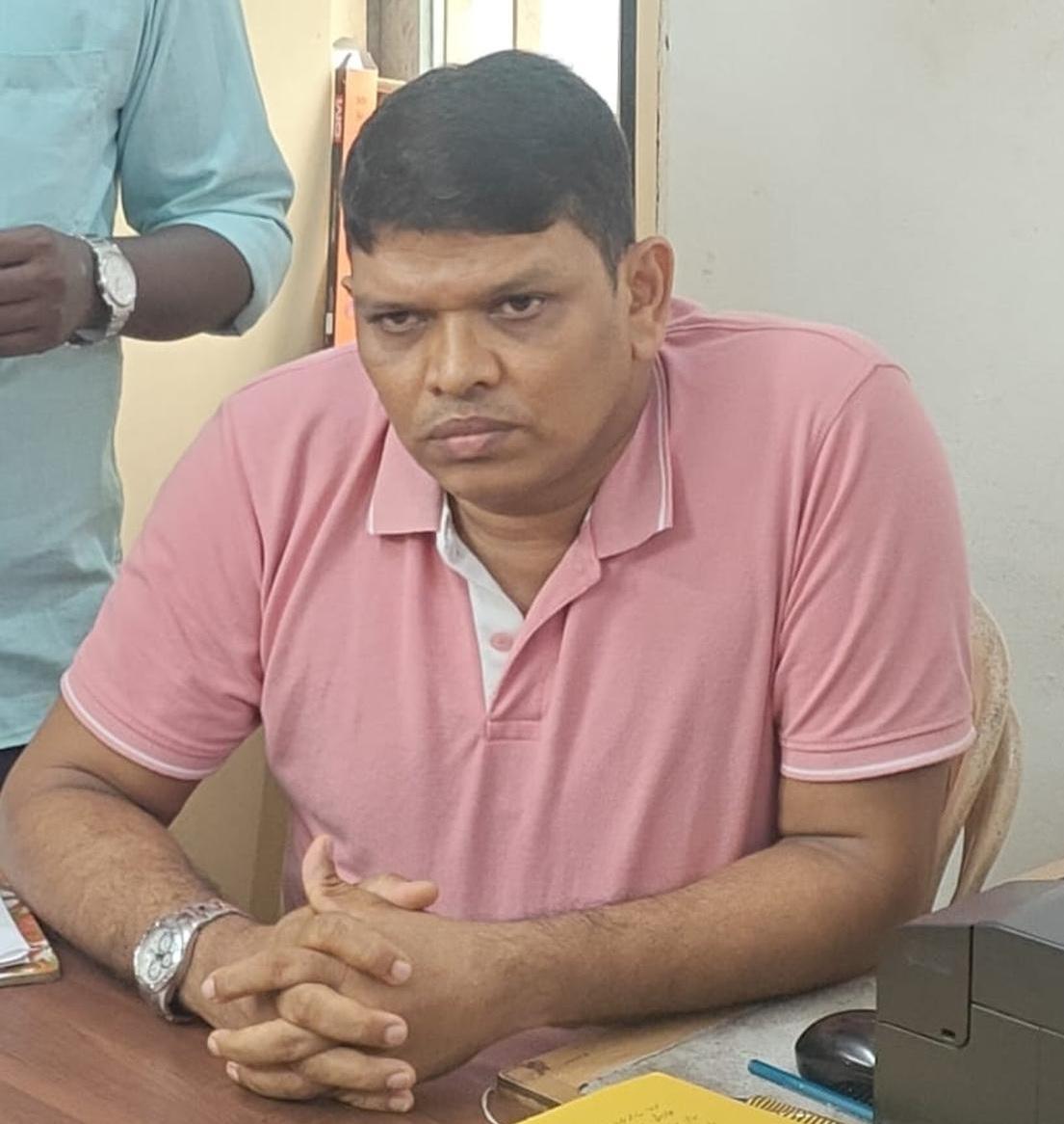 منگلورو : لوک آیوکتہ کے شکنجے میں رنگے ہاتھوں پھنسا رشوت خور ٹریفک پولیس ہیڈ کانسٹیبل