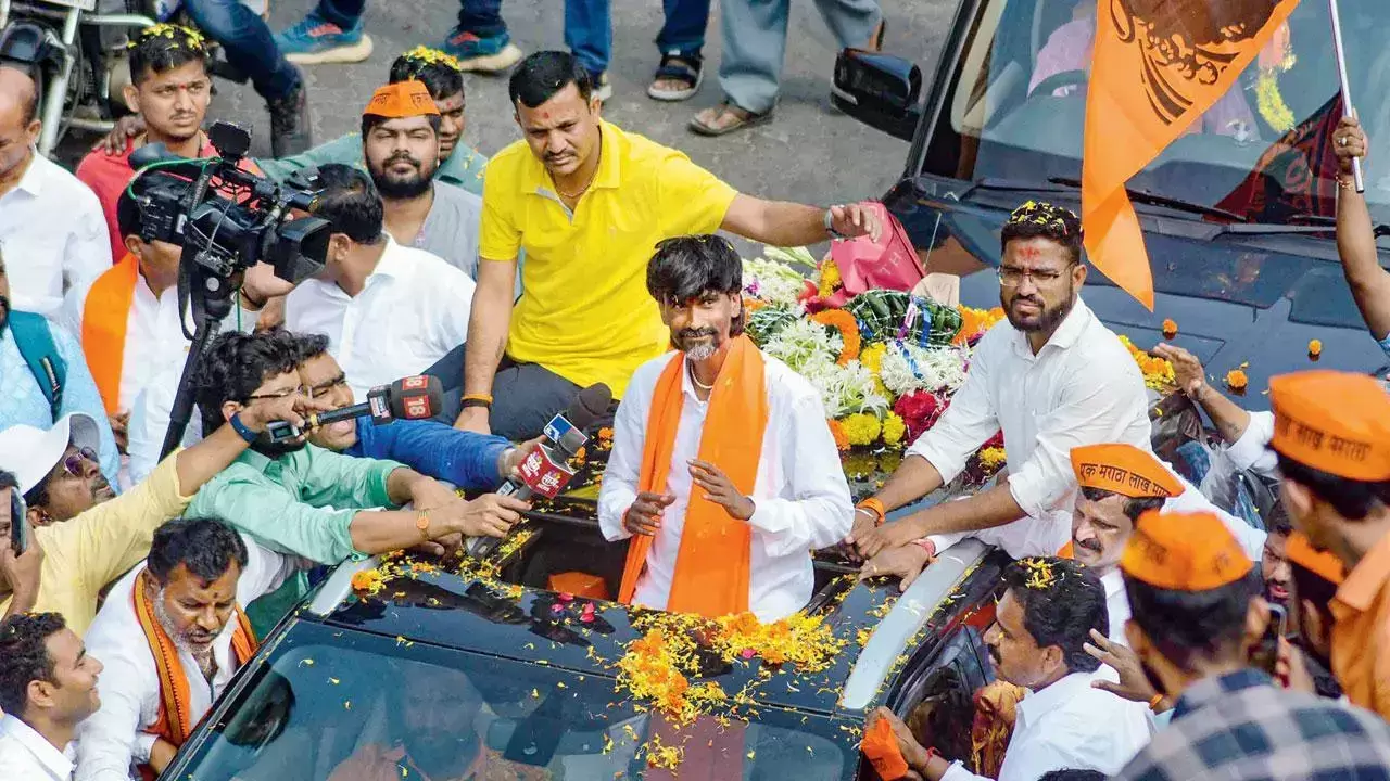 مراٹھا ریزرویشن: بھوک ہڑتال پر موجود منوج جرانگے پاٹل کو پولیس کی ہدایت، آزاد میدان فوری خالی کرنے کا نوٹس