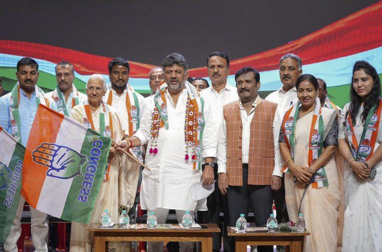 بنگلورو: بی ٹی للتا نائک کانگریس میں شامل، ڈی کے شیوکمار کا قیادت تبدیلی پر تبصرہ سے انکار – عوامی فلاح کو دی ترجیح