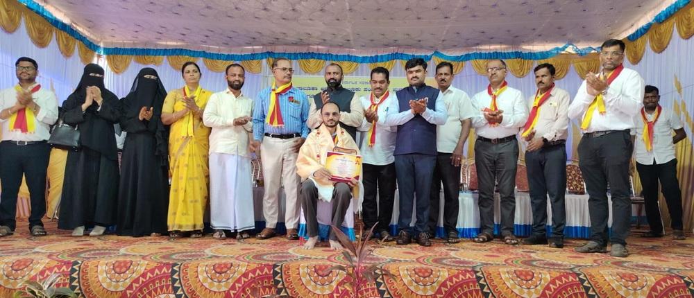 بھٹکل میں 70ویں کنڑا راجیہ اُتسوا کا شاندار جشن؛ ساحل آن لائن کے ایڈیٹر عنایت اللہ گوائی کو صحافتی خدمات پر تہنیت