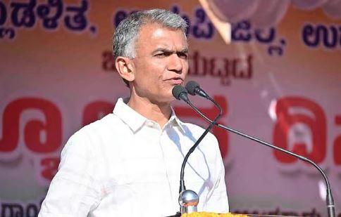 کرناٹک حکومت کا دعویٰ: نَنّا بھومی مہم کے تحت 30 لاکھ کسانوں کو فائدہ، دسمبر تک 2 لاکھ زمینوں کی پوڈی مکمل کرنے کا ہدف — کرشنا بائرے گوڈا