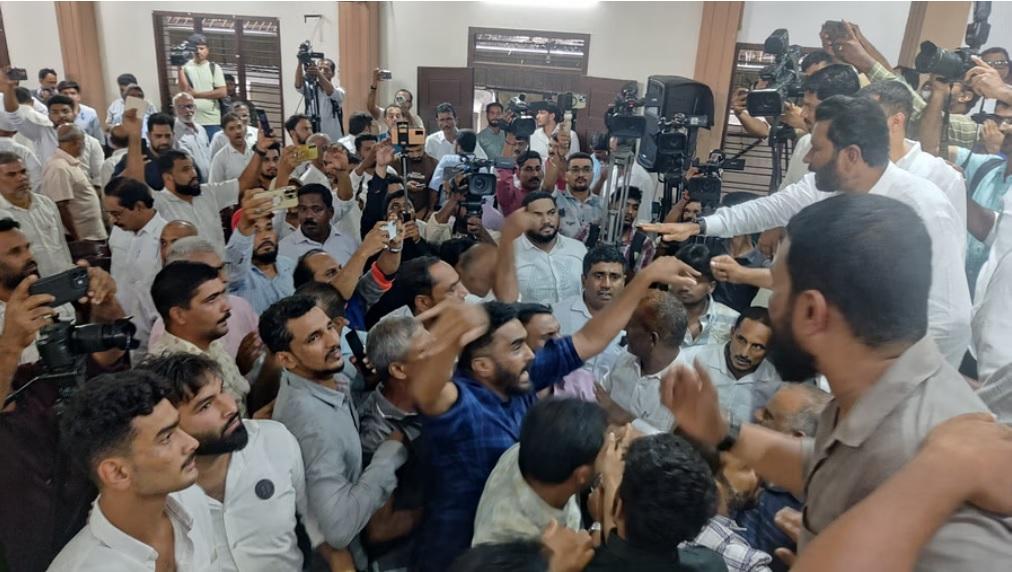 ساحلی کرناٹکا میں بار بار ہورہے تشدد پر کانگریس کے مسلم قائدین برہم؛ محکمہ داخلہ کی ناکامی پر اجتماعی استعفیٰ