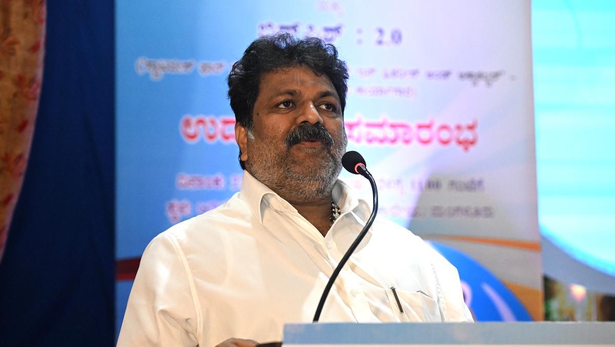 اترکنڑا میں پھر گرمایا بندرگاہوں کی تعمیر کا معاملہ - اپنے ہی طبقے کے وزیر سے ناراض ہوئے ماہی گیر