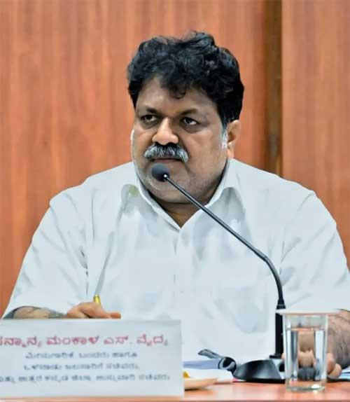 کاروار : کے ڈی سی سی بینک انتخابات کے نتائج -  کیا منکال وئیدیا کے لئے خطرے کی گھنٹی ہے ؟