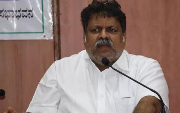 کاروار میں ملٹی اسپیشالٹی ہاسپٹل موجود ہے - اب سوپر اسپیشالٹی ہاسپٹل کا اعلان باقی ہے - ضلع انچارج وزیر کا بیان