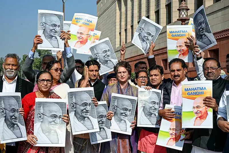 منریگا ترمیمی بل پر لوک سبھا میں زبردست ہنگامہ، اپوزیشن کا ہندی تھوپنے کا الزام