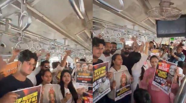 اناؤ عصمت دری متاثرہ کے حق میں ممبئی کانگریس کا منفرد احتجاج، لوکل ٹرین میں مسافروں سے مکالمہ، انصاف کا زوردار مطالبہ