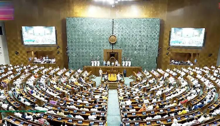 پارلیمنٹ میں اپوزیشن کا حکومت پر دباؤ، آپریشن سندور و بہار ایس آئی آر پر بحث کا مطالبہ