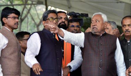 نتیش کمار دوبارہ وزیر اعلیٰ بننے کو تیار، بی جے پی نے سمراٹ چودھری اور وجے سنہا کو نائب وزیر اعلیٰ بنانے کا فیصلہ