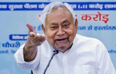 بہار میں انتخابی گہما گہمی تیز، نتیش کی قیادت اور الیکشن کمیشن کی کارکردگی بنی بحث کا موضوع