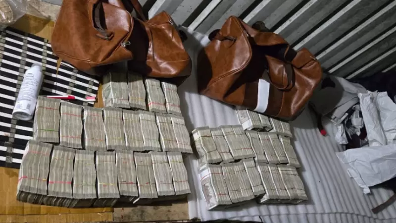 one-crore-cash-in-bus-KWR