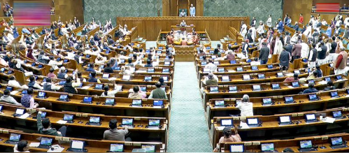 امریکہ سے ہندوستانیوں کی بے دخلی پر اپوزیشن کا احتجاج، لوک سبھا اور راجیہ سبھا کی کارروائی ملتوی