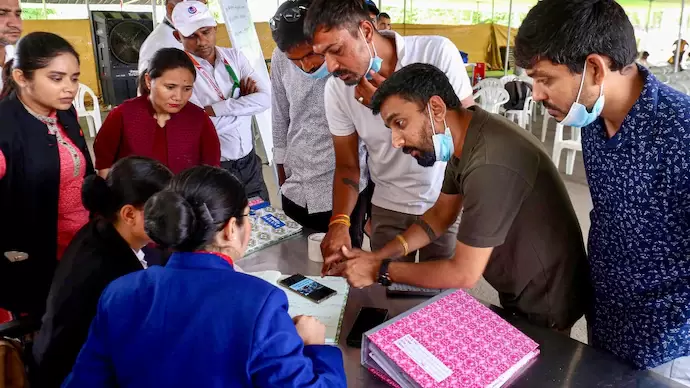 طیارہ حادثے میں جاں بحق افراد کی شناخت زیر التواء، تدفین میں تاخیر کا امکان