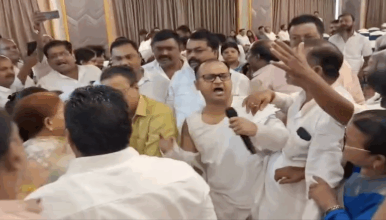 پٹنہ میونسپل میٹنگ میں سیاسی گرما گرمی، کونسلروں کے درمیان ہاتھاپائی