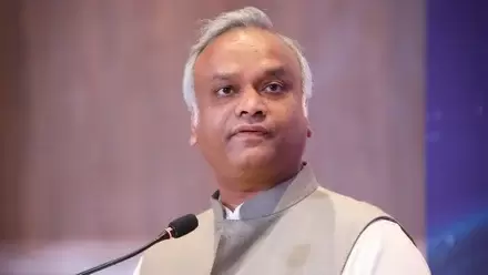 آر ایس ایس آئین سے اوپر نہیں ہو سکتی، اگر گرو دکشنا جائز ہے تو سب کو اجازت دو — پریانک کھرگے کا بھاگوت کے بیان پر طنز