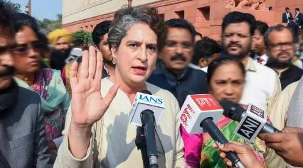 حکومت خود پارلیمنٹ میں رکاوٹ ڈال رہی ہے کیونکہ اس کے راز بے نقاب ہو رہے ہیں: پرینکا گاندھی