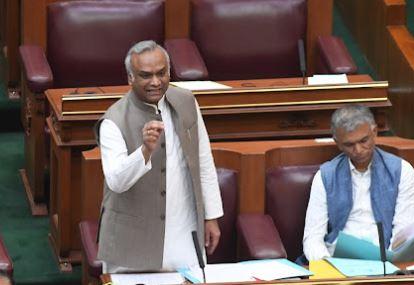 نریگا غریبوں کا آئینی حق ہے، اسے ختم کرنے نہیں دیں گے: پریانک کھرگے