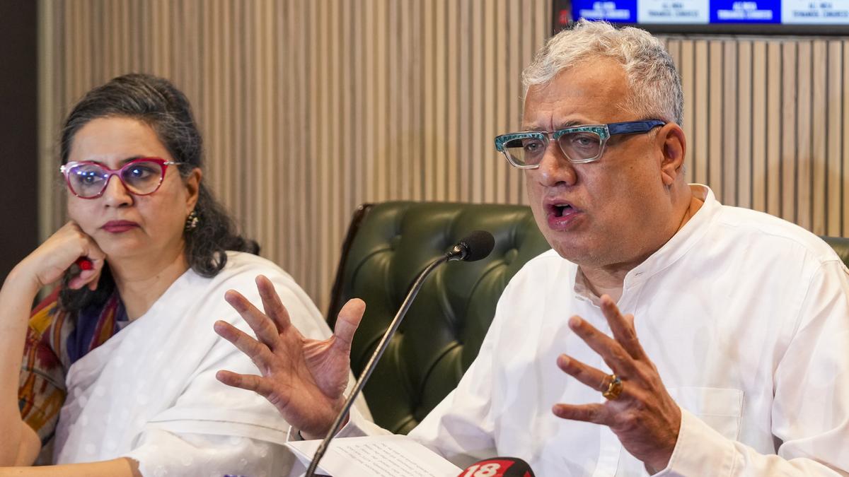 این آر سی کے ’چور دروازے‘ سے نفاذ کا الزام، اپوزیشن نے مرکز کو آڑے ہاتھوں لیا