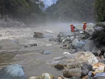 ہماچل میں قیامت خیز بارش، 11 مقامات پر بادل پھٹنے سے تباہی، منڈی میں 10 افراد جاں بحق