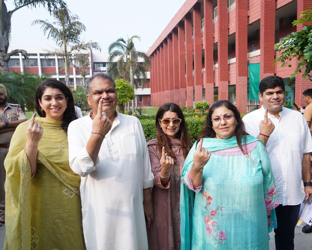 پانچ اسمبلی حلقوں میں ضمنی انتخابات کے لیے ووٹنگ جاری، چار ریاستوں میں سخت حفاظتی بندوبست